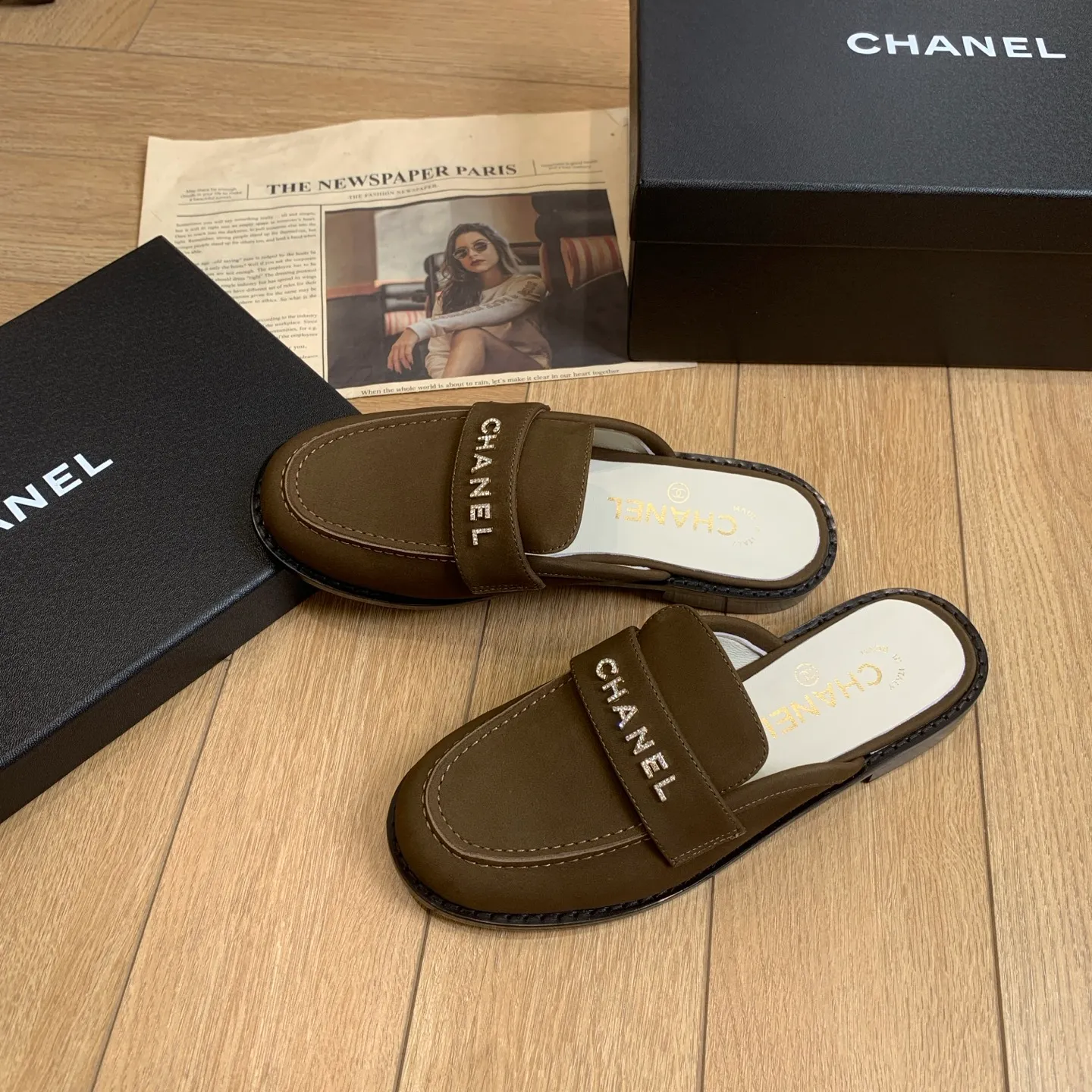 👟👟Ex-factory price 600👟👟 🍀2025 spring and summer new Chanel Chanel small diamond buckle monogram Loaf lazy half-slippers, which can be worn all year round. No matter when you wear them, they are very high-end and durable. You can attract attention when shopping on the street! Easily travel between commuting and leisure occasions, becoming a carefree fashionable and elegant woman ~ Upper: cowhide/butter Lining: lambskin Sole: Italian genuine leather outsole Size: 35-39 (40/41 customized, non-refundable and non-exchangeable